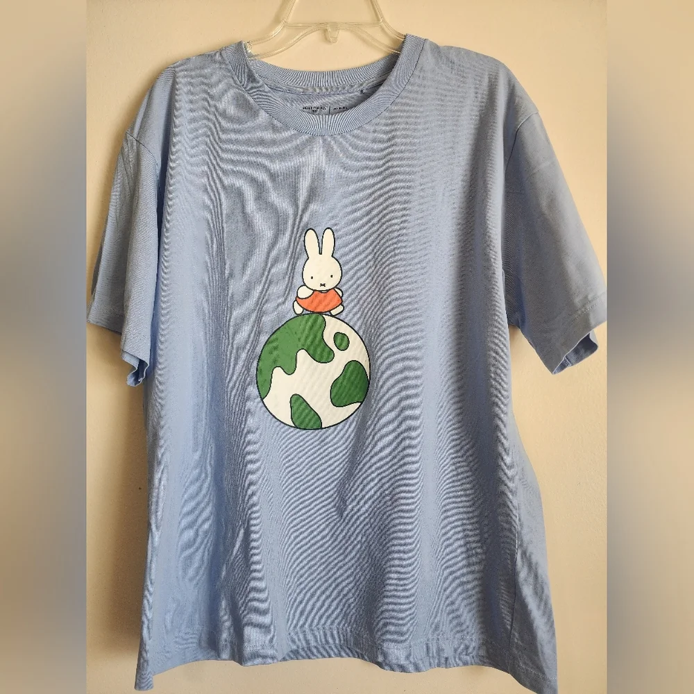 Uniqlo Light Blue Womens Tee with Bunny and Globe - Picture 1 of 3